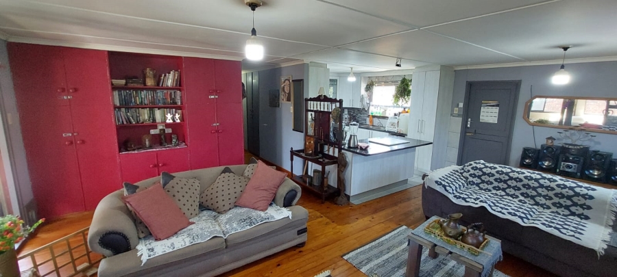 6 Bedroom Property for Sale in Paradise Beach Eastern Cape